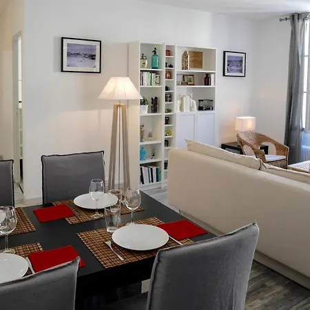 Les Appartements De Cyrano Bergerac Exterior photo