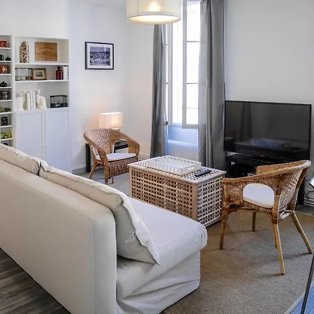 Les Appartements De Cyrano Bergerac Exterior photo